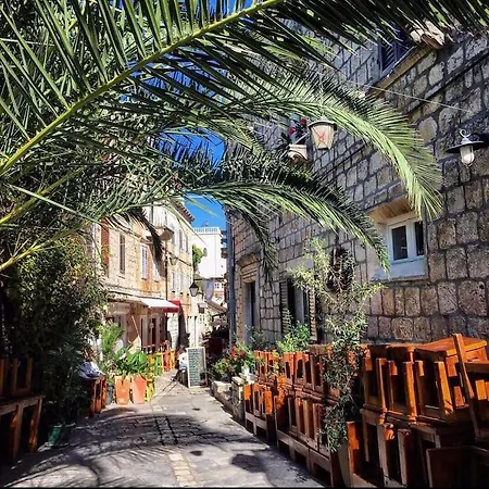 Hvar Centre Dorms *