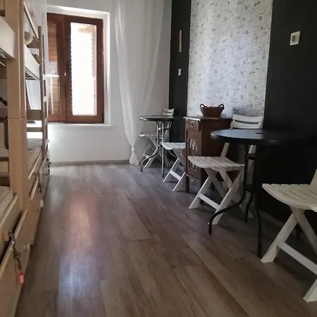 Hvar Centre Dorms * Хвар