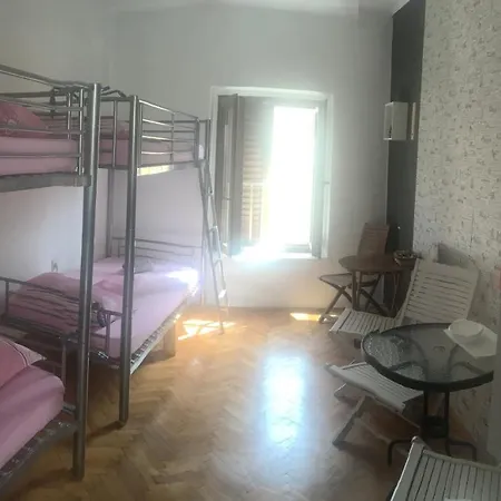 Хостел Hvar Centre Dorms *