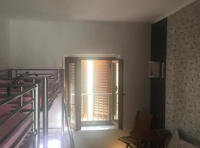 Hvar Centre Dorms بيت شباب هفار
